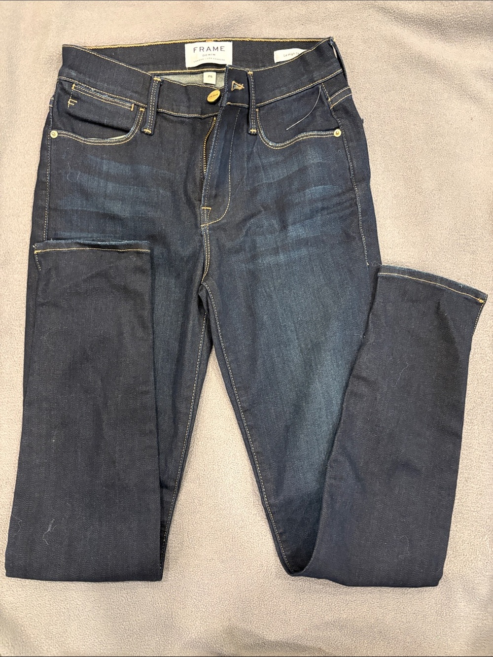 Frame Denim Women’s Indigo Skinny Jeans with Contrast Stitching